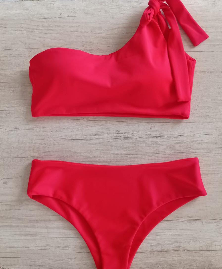 Diseño Asímetrico rojo, calzon basic