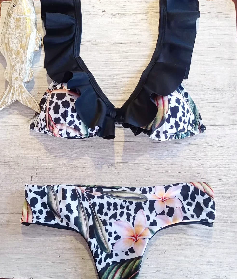 Coquette flowers tropical