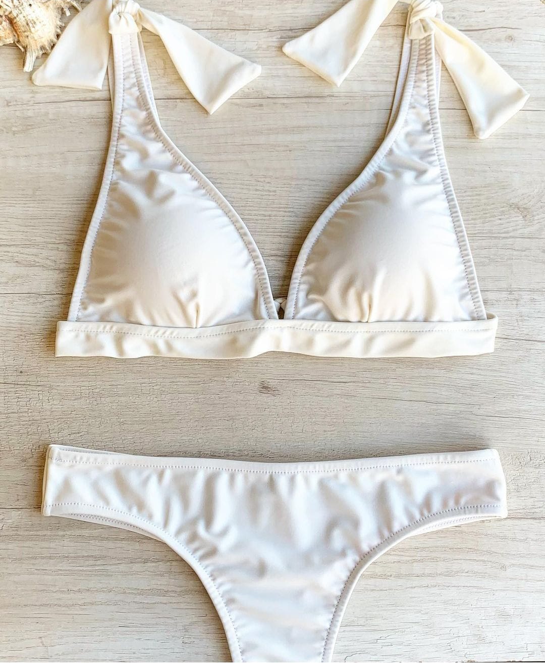 Blanco Marfil Tie a Ribbon